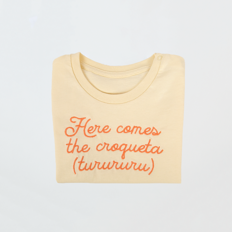 Camiseta · Here comes the croqueta