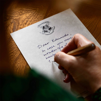 Harry Potter's Hogwarts Acceptance Letter · Writing Set