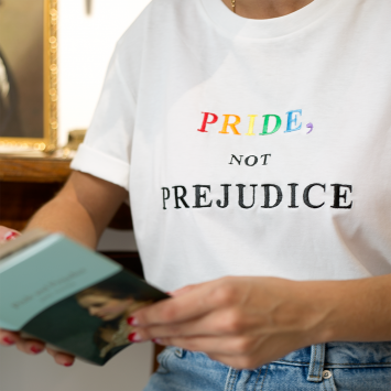 Camiseta · Pride, not prejudice